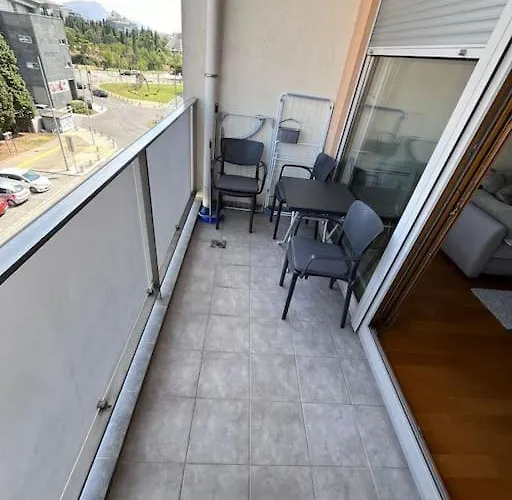 Charming And Nature Surrounded Ποντγορίτσα