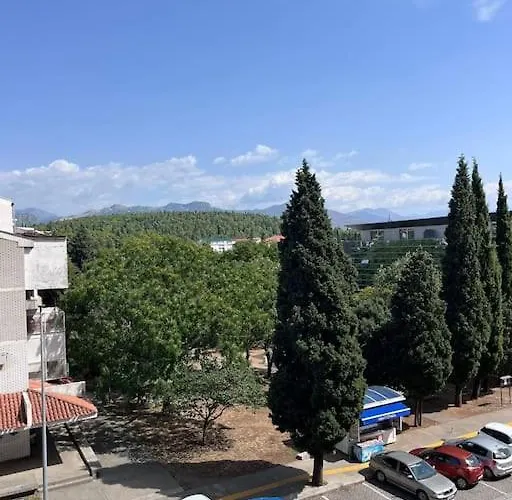 Charming And Nature Surrounded Ποντγορίτσα